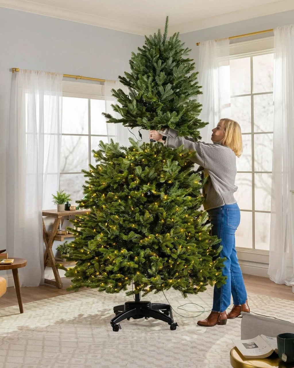 Árvore de Natal Verde Premium com Galhos Articulados, Suporte Metálico com Rodinhas e Micro LEDs Embutidos